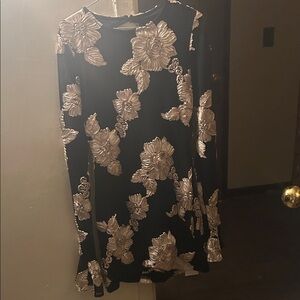 Elegant Black and Gold Floral Backless Dress